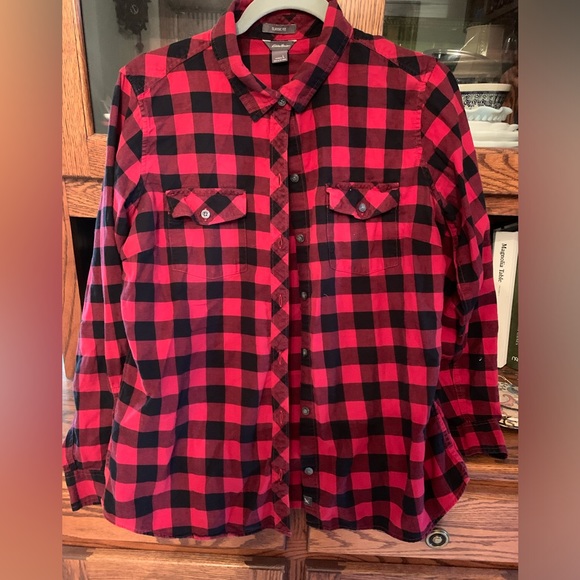 Eddie Bauer Women’s Cotton Long sleeve Shirt Button Down Red and Black Plaid - Picture 3 of 4